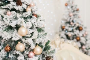 How to Put a Christmas Tree Skirt On a Tree