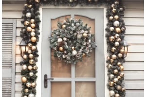 8 Ideas for Christmas Shop Window Displays