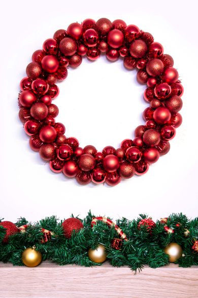 56cm Red Shatterproof Bauble Wreath