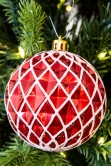 The Red & White Bauble 16pc Feature Set