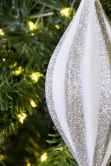 The White & Silver Bauble 16pc Feature Set