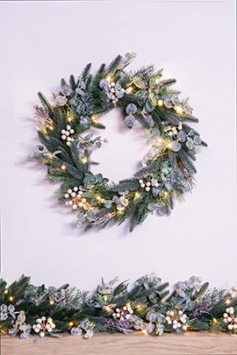 50cm Pre-lit Frosted Decorated PE Pine Wreath with White Berries