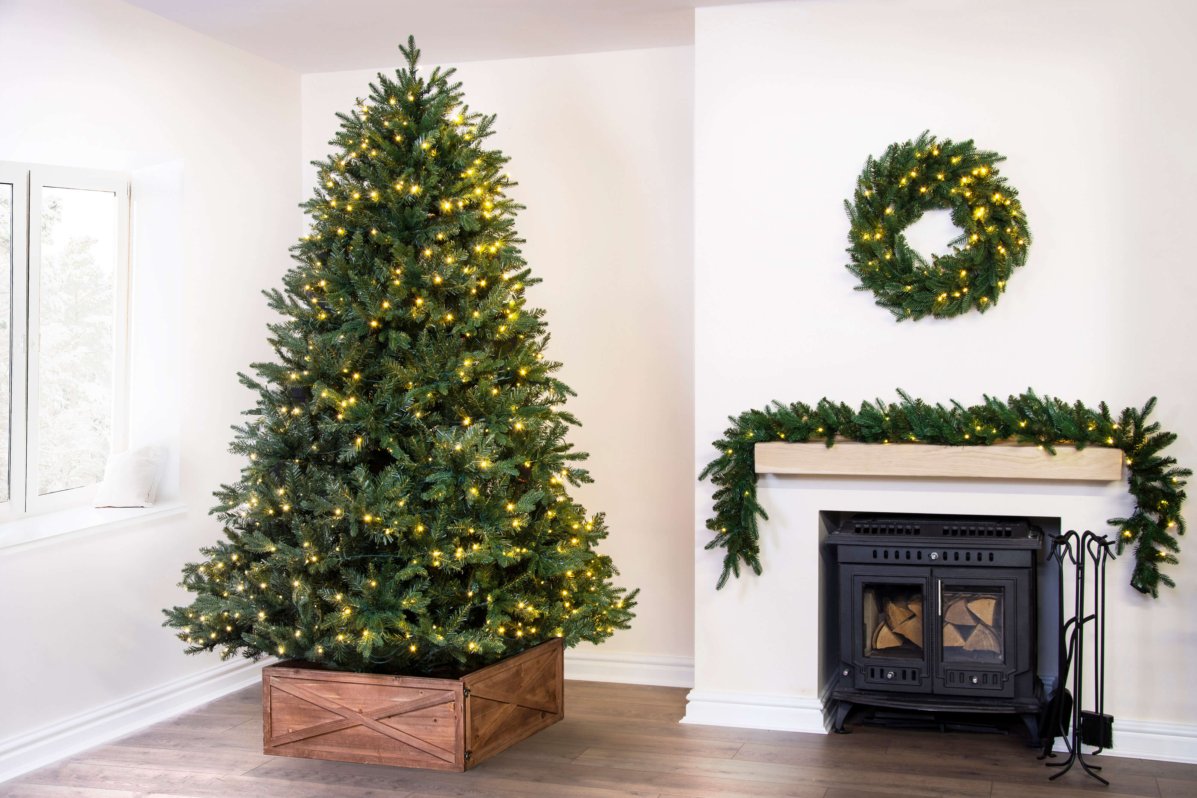 The Pre-lit Woodland Pine Tree | Christmas Tree World