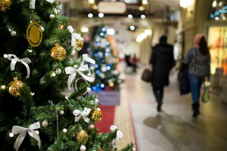 Secrets of Christmas Window Dressing & Displays For Shops