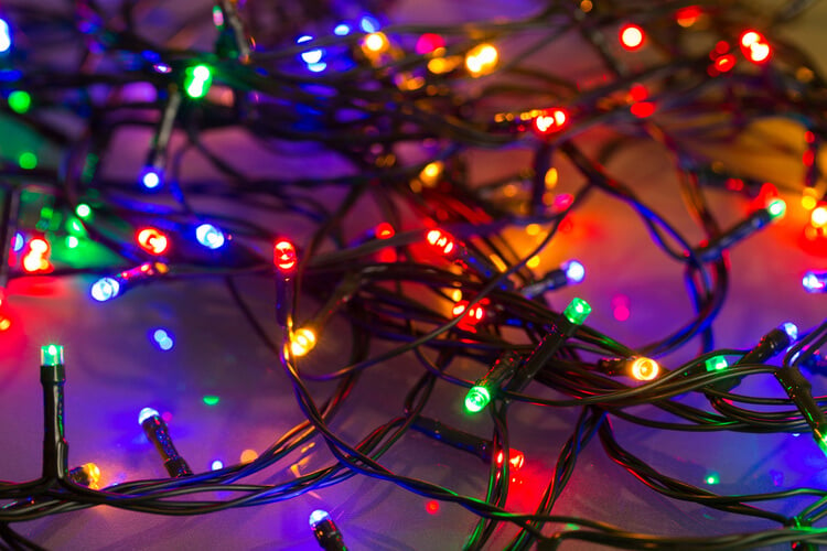 How to Put Lights on a Christmas Tree