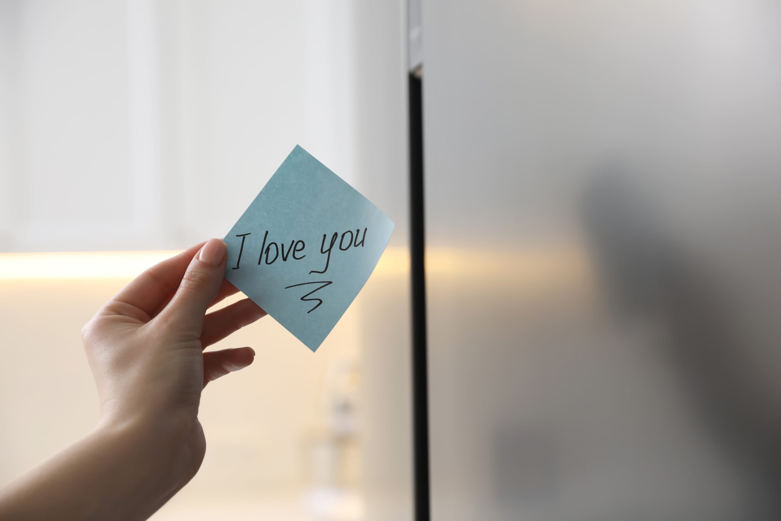 a handwritten note saying "i love you"